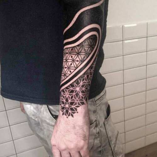 tatuaje geometrico antebrazo