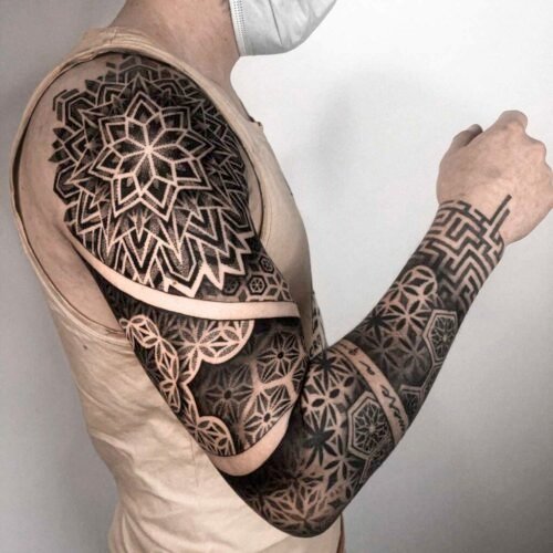 tatuaje geometría de brazo completo
