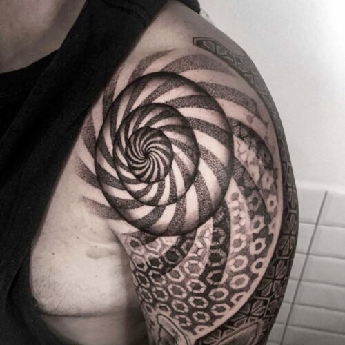 tatuaje geometría hombro