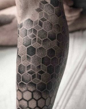 tatuaje geometría pierna