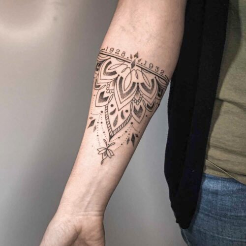 Tatuaje ornamental brazo