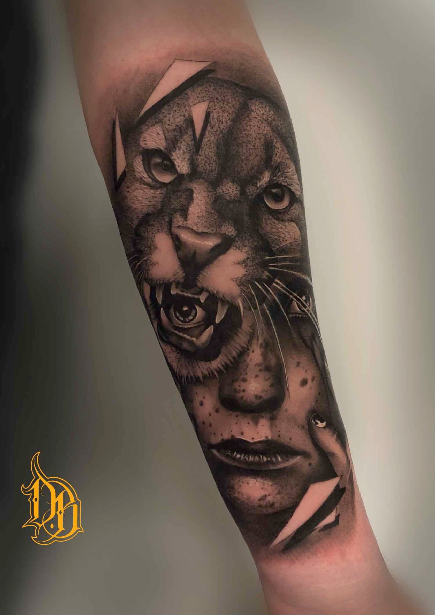 Tatuaje realismo tigresa mujer