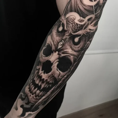brazo tatuaje blackwork