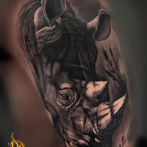 tattoo realista rinoceronte