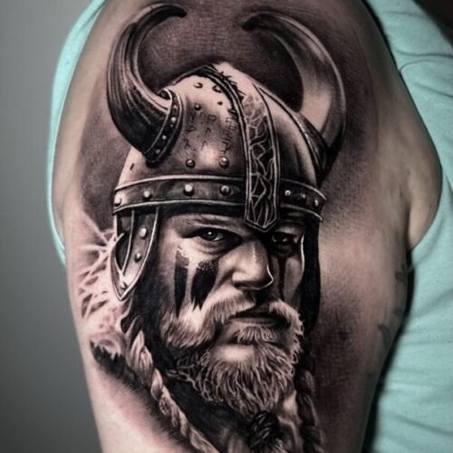 tatuaje realismo vikingo